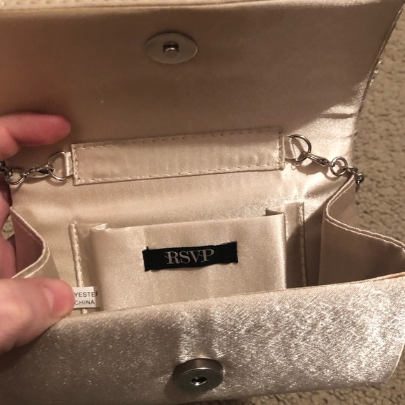 Free w/ bundle! mini pearl clutch - Picture 3 of 5